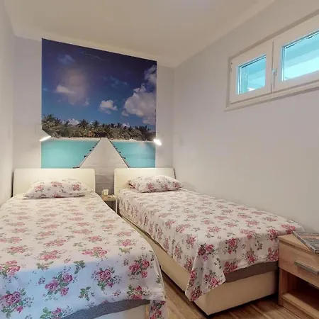 Beachfront Mihovil - With Private Pool * Kaštel Štafilić
