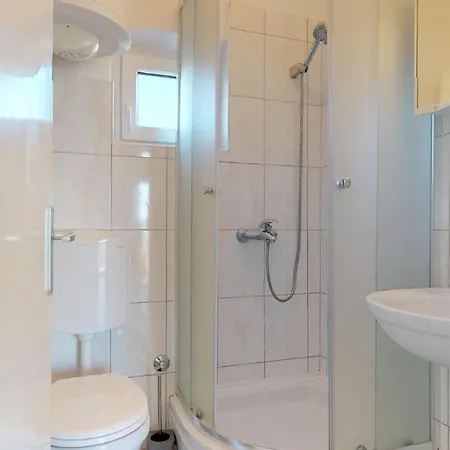 Beachfront Mihovil - With Private Pool Apartament