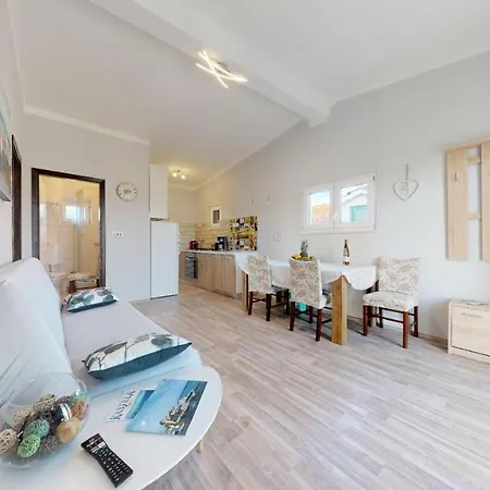 Apartament Beachfront Mihovil - With Private Pool