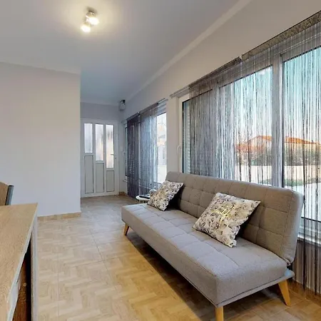 Beachfront Mihovil - With Private Pool Apartament *