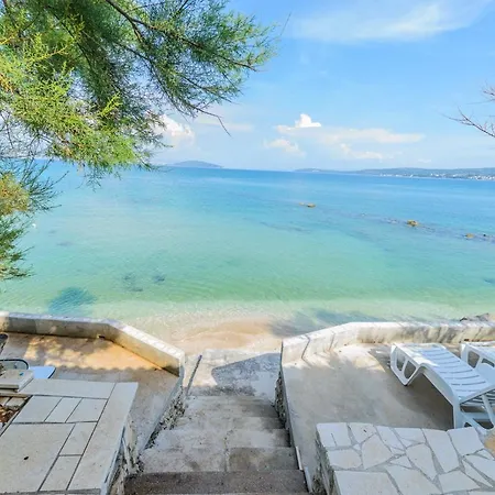 Beachfront Mihovil - With Private Pool Apartament *