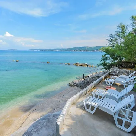 Apartament Beachfront Mihovil - With Private Pool