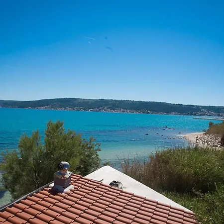 Beachfront Mihovil - With Private Pool Apartament Kaštel Štafilić