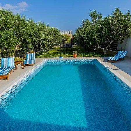 Apartament Beachfront Mihovil - With Private Pool Kaštel Štafilić