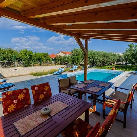 Apartament Beachfront Mihovil - With Private Pool Kaštel Štafilić