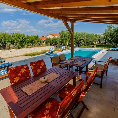 Apartament Beachfront Mihovil - With Private Pool