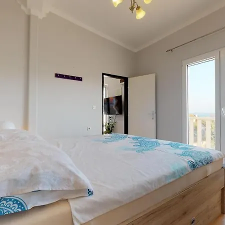 Beachfront Mihovil - With Private Pool Apartmán